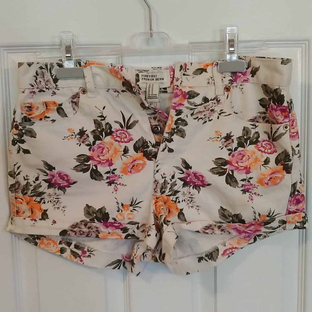 [Addon Deal $7] Floral Medium Rise Shorts with Buttons
